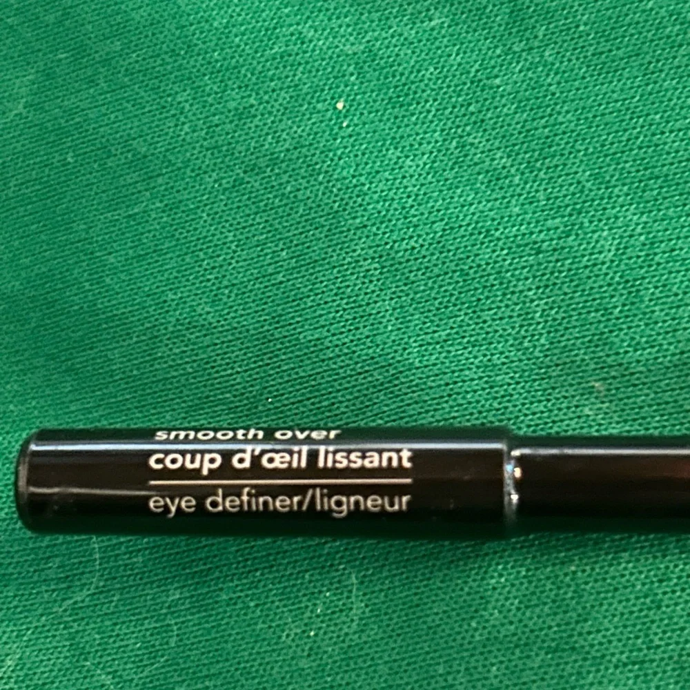 Avon Smooth Over Eyeliner. White Highlighter